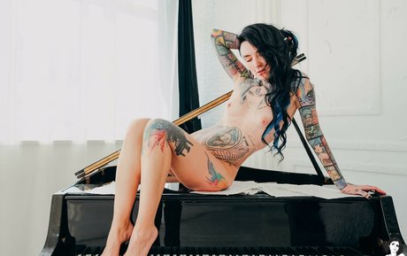 schwuler influencer onlyfans kunst akt foto