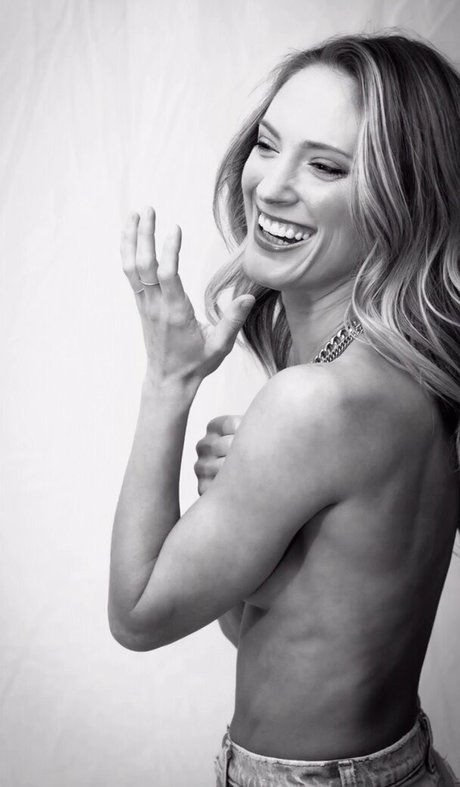 Ciara Hanna sexy galerien