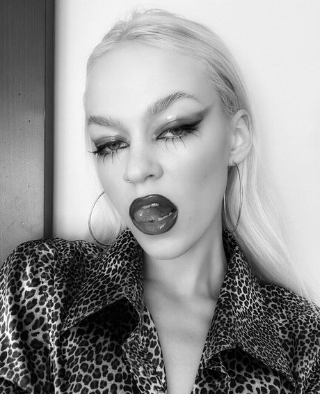 asica meow hd erotische galerie