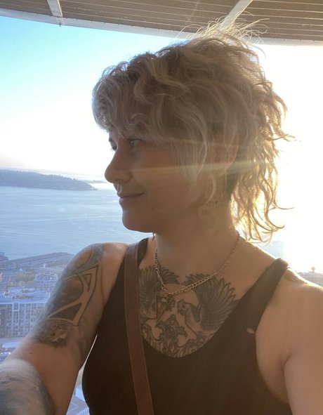 Holly Conrad nackt hd galerie