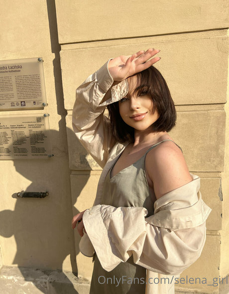 kurvige teen-onlyfans exklusive kunst galerie