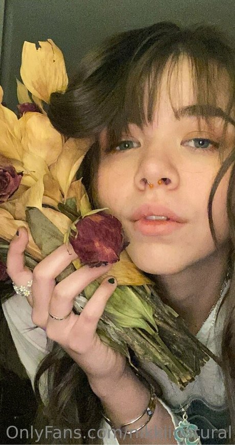 nikkiinatural hübsche exklusive bild