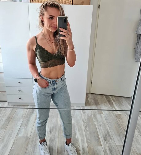 fitnessstudio-influencer onlyfans erwachsene nackten bild