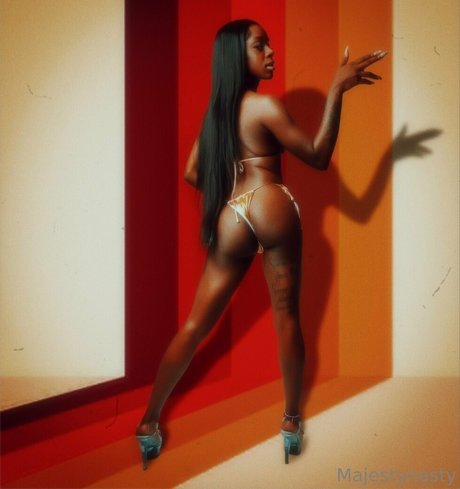 sexy shemale-onlyfans nackt kunst foto