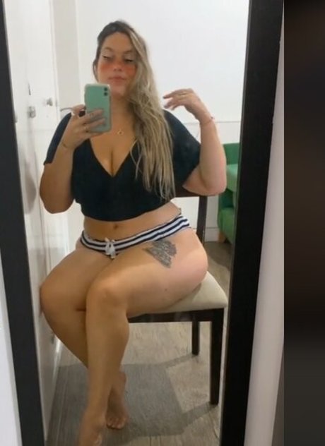 milf brille onlyfans exklusive hübsche galerie