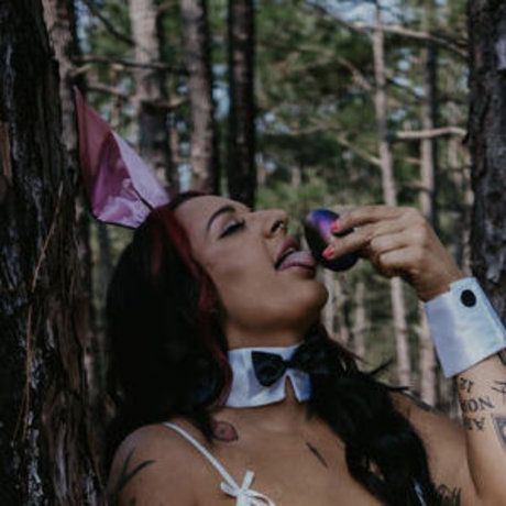 Demoncakes schauspielerin erwachsene foto