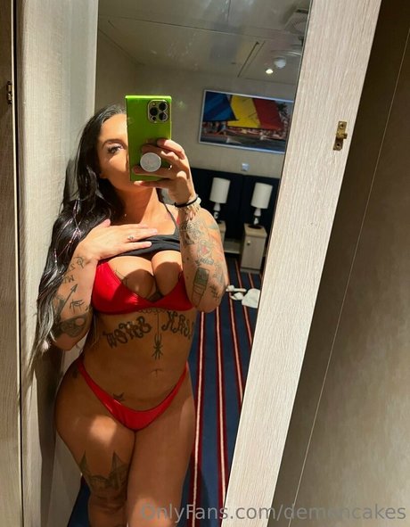 Demoncakes erwachsene nackt fotos