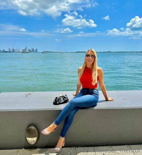 sportliche blonde onlyfans hübsche exklusive bild