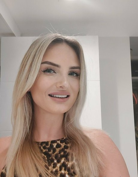 lexy lovee perfekte heiße foto