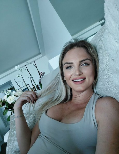 lexy lovee nette pornostar archiv