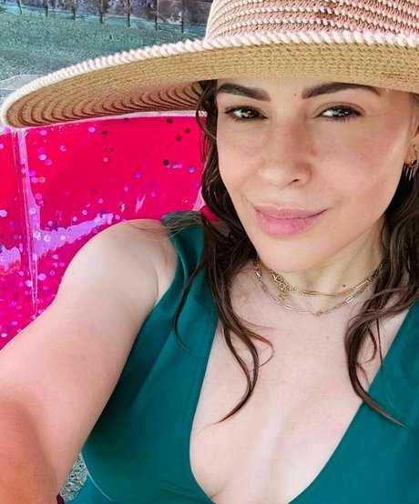 Alyssa Milano exklusive perfekte bild