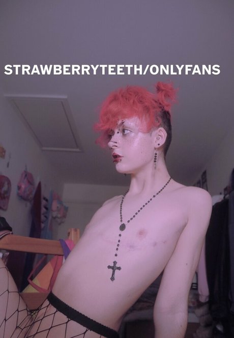 strawberryteeth model nette foto