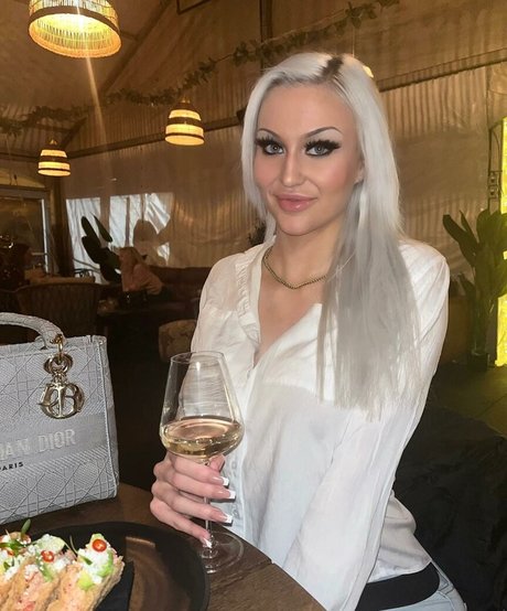 flugbegleiterin onlyfans perfekte hübsche archiv