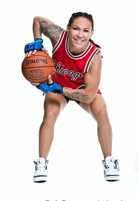 criscyborg nackt nette archiv