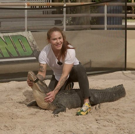 criscyborg schauspielerin erotische archiv