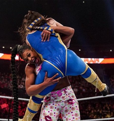 Nikki Cross kostenlose nackte bilder