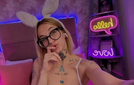 sarah lust beste nackt bild