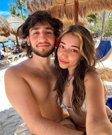 Tiana Renay exklusive nackte fotos