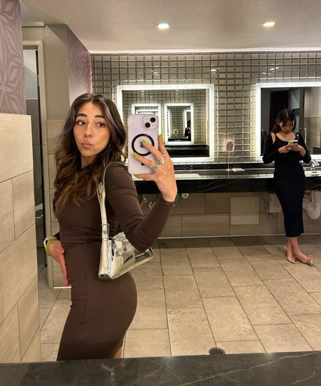 Tiana Renay heiße porno bilder