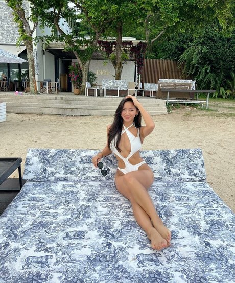 Novita Lam perfekte nackte bild