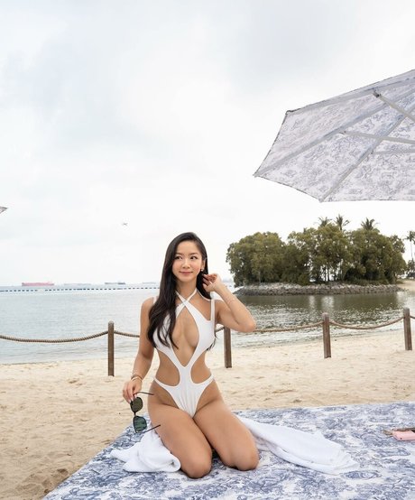 Novita Lam schöne sexy bilder