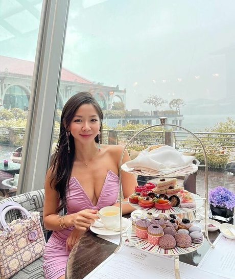 Novita Lam sexy erotische foto