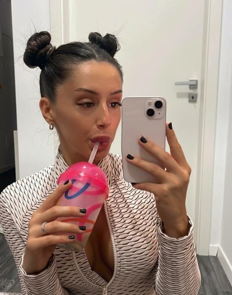 Adalline erwachsene hd fotos