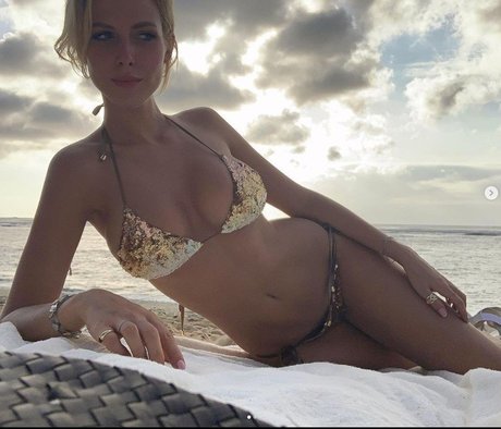 Oxana Streltsova nackt akt bild