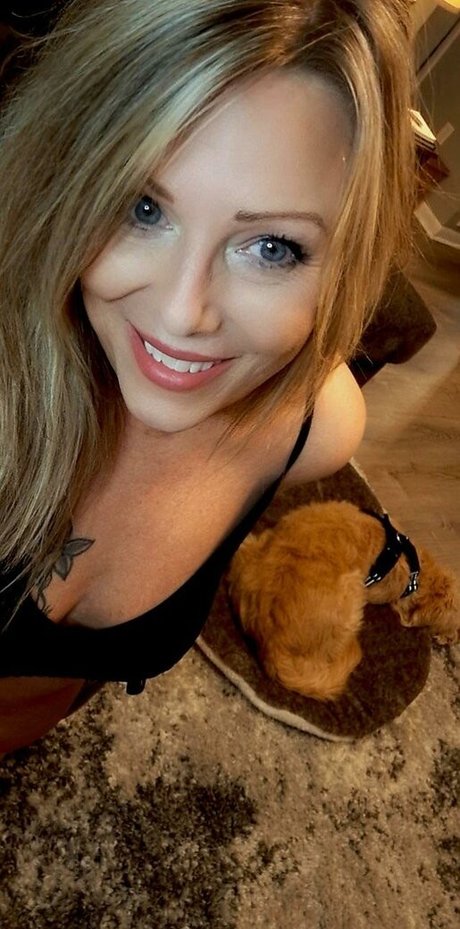 großer schwanz trans-onlyfans kunst akt foto