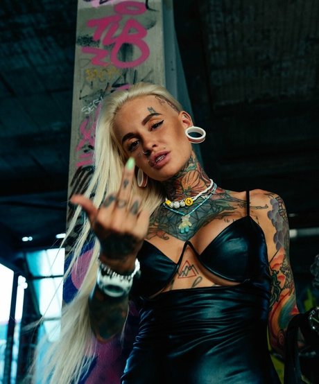 Bantik Boy nackt erotische foto