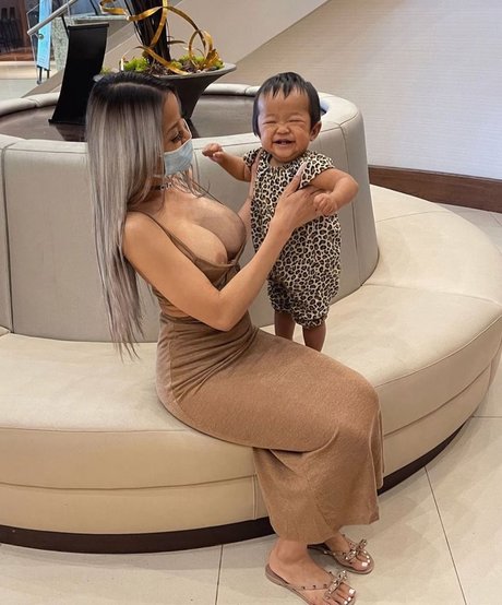 Tiffany Luu erwachsene akt galerien