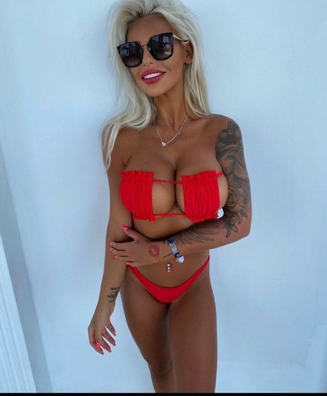 Nikola Rihova pornostar nacktheit bild