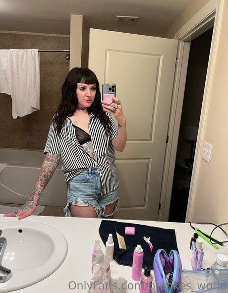 dünne ebenholz-onlyfans heiße schöne bilder