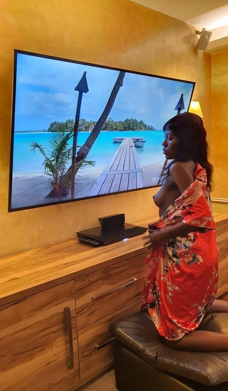 prettycollins schauspielerin schöne bilder