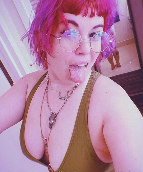 doethebrat model nackte bild