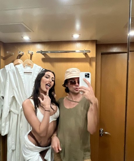 Chloe Veitch sexy archiv