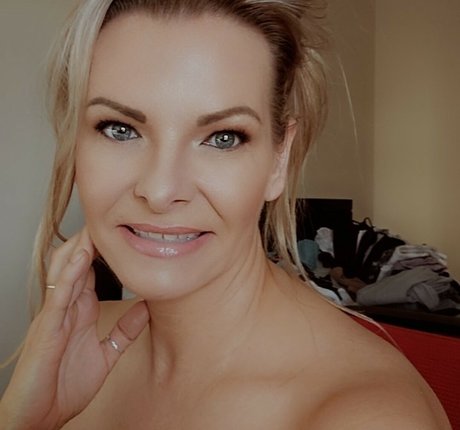 Goddess Kathena model xxx fotos