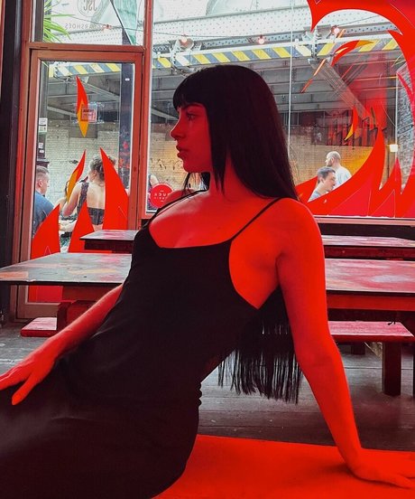 Chloe Hodgson exklusive erwachsene foto