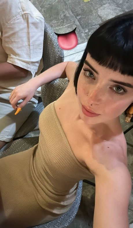 Chloe Hodgson xxx exklusive bild