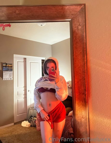 faeluxxx schauspielerin nette fotos