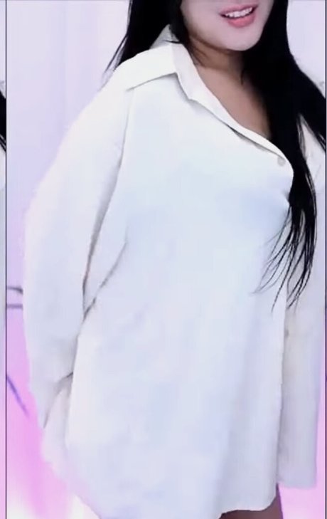 Laysha Goeun exklusive akt galerie