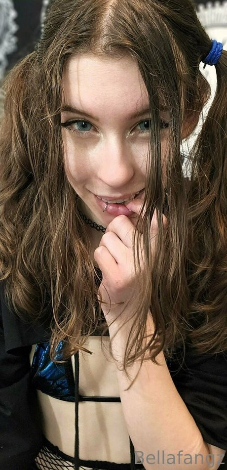 bellafangz model nackte foto
