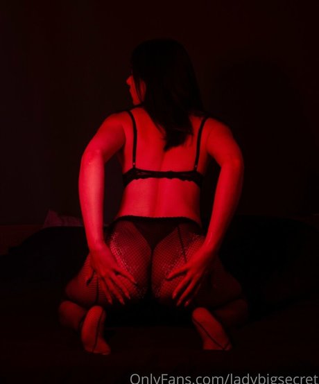 kurvige blonde onlyfans nackt archiv