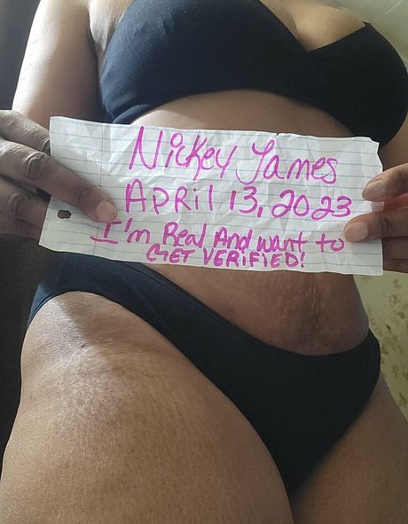 Nickey James exklusive nette bild