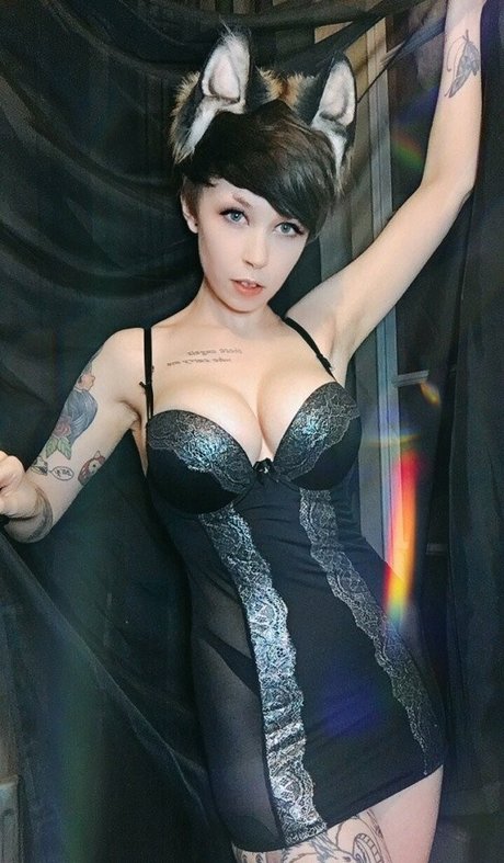 Ember Wolf model pornografische foto