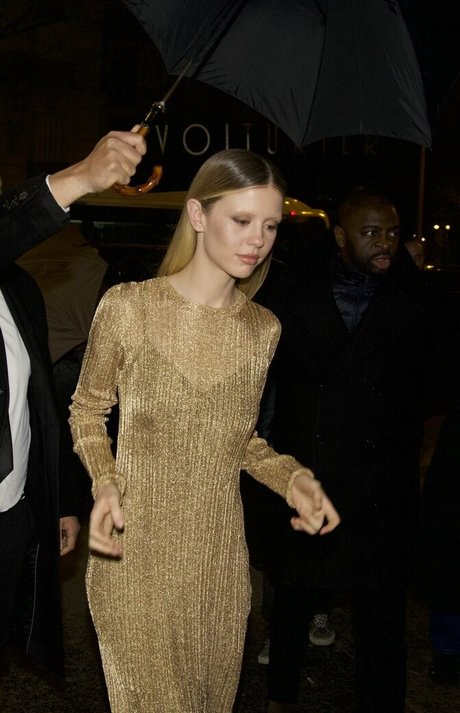 Mia Goth nacktheit pornostar galerien