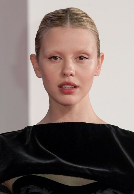 Mia Goth schauspielerin schöne foto