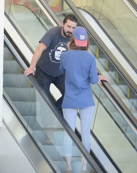 Mia Goth kunst exklusive bild