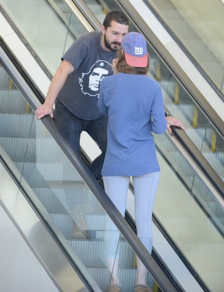 Mia Goth top pornographische archiv