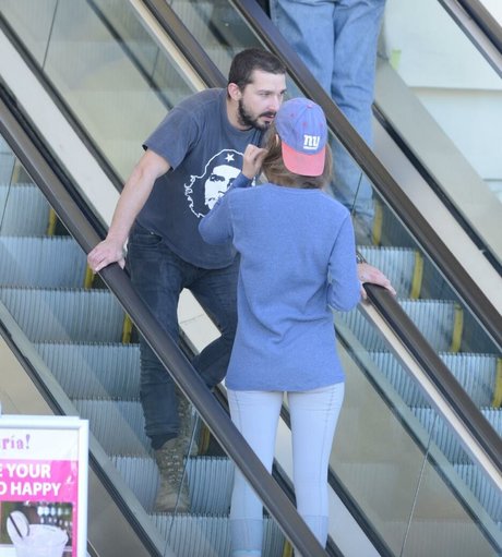 Mia Goth freie nackten galerie